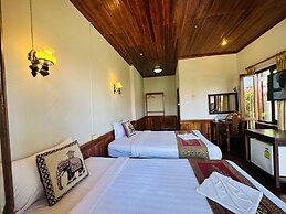 Kingkham Riverside Hotel