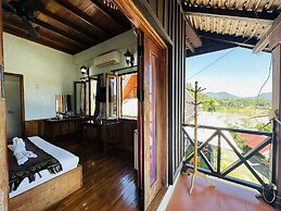 Kingkham Riverside Hotel