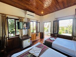 Kingkham Riverside Hotel