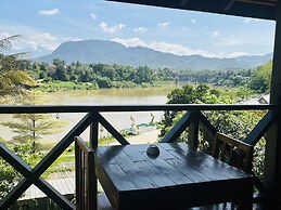 Kingkham Riverside Hotel