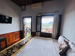 Kingkham Riverside Hotel