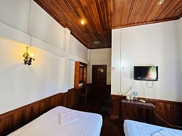 Kingkham Riverside Hotel