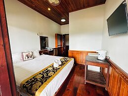 Kingkham Riverside Hotel