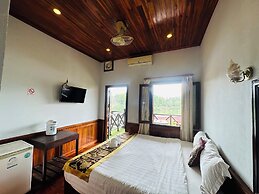 Kingkham Riverside Hotel