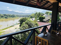 Kingkham Riverside Hotel