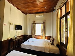 Kingkham Riverside Hotel