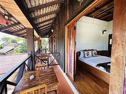 Kingkham Riverside Hotel
