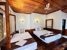 Kingkham Riverside Hotel