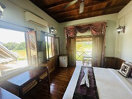 Kingkham Riverside Hotel