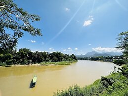 Kingkham Riverside Hotel