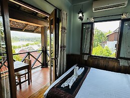 Kingkham Riverside Hotel
