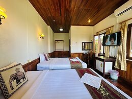 Kingkham Riverside Hotel