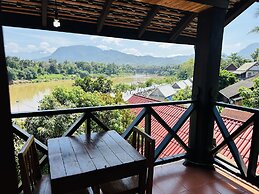Kingkham Riverside Hotel