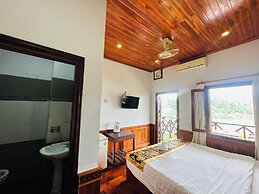 Kingkham Riverside Hotel