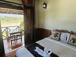 Kingkham Riverside Hotel