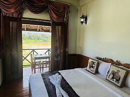 Kingkham Riverside Hotel