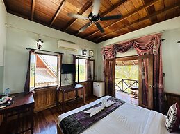 Kingkham Riverside Hotel