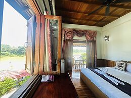 Kingkham Riverside Hotel