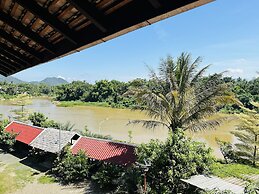 Kingkham Riverside Hotel