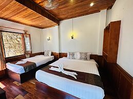 Kingkham Riverside Hotel