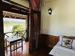Kingkham Riverside Hotel