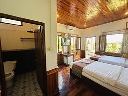 Kingkham Riverside Hotel