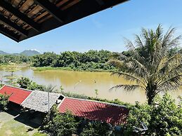 Kingkham Riverside Hotel