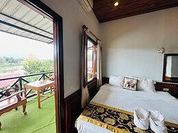 Kingkham Riverside Hotel