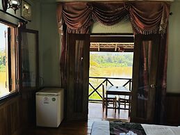 Kingkham Riverside Hotel
