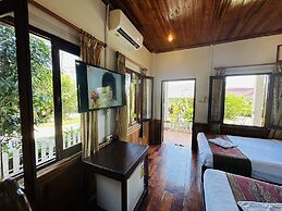 Kingkham Riverside Hotel