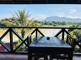 Kingkham Riverside Hotel