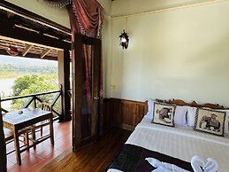 Kingkham Riverside Hotel