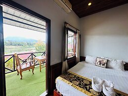 Kingkham Riverside Hotel