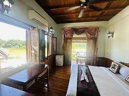 Kingkham Riverside Hotel