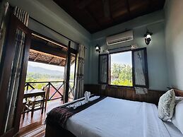Kingkham Riverside Hotel
