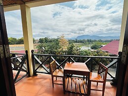 Kingkham Riverside Hotel