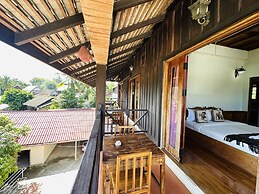 Kingkham Riverside Hotel