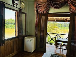 Kingkham Riverside Hotel