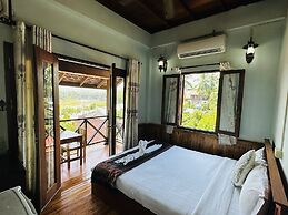 Kingkham Riverside Hotel