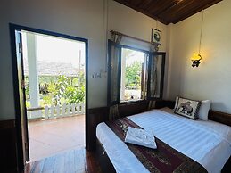Kingkham Riverside Hotel
