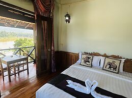 Kingkham Riverside Hotel