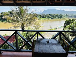 Kingkham Riverside Hotel