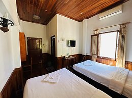 Kingkham Riverside Hotel