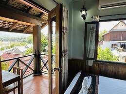 Kingkham Riverside Hotel
