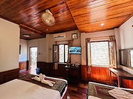 Kingkham Riverside Hotel