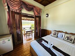 Kingkham Riverside Hotel