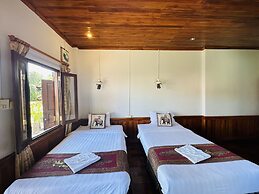 Kingkham Riverside Hotel