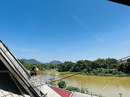 Kingkham Riverside Hotel