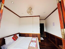 Kingkham Riverside Hotel