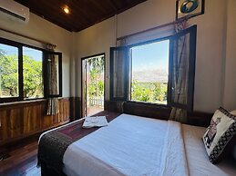 Kingkham Riverside Hotel